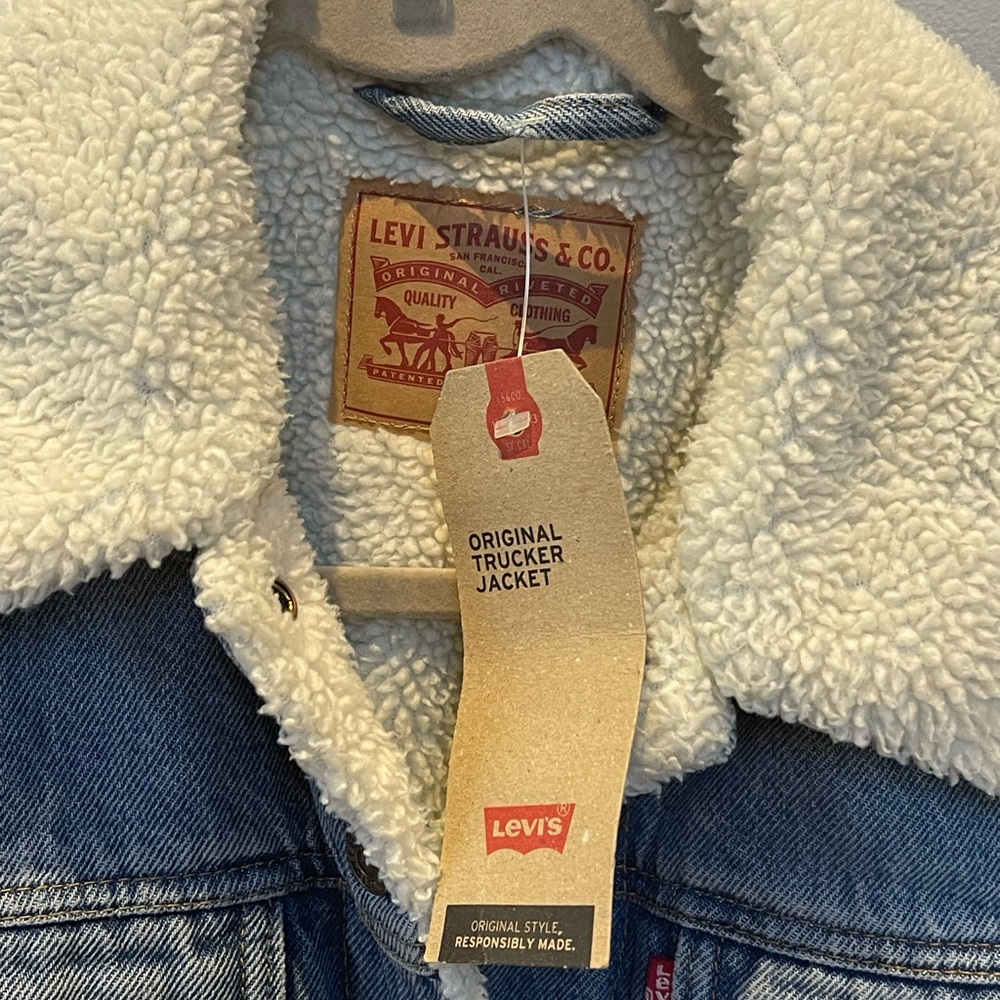 Levi's Light Blue Denim Jacket with Cream Sherpa - Picture 3 of 4